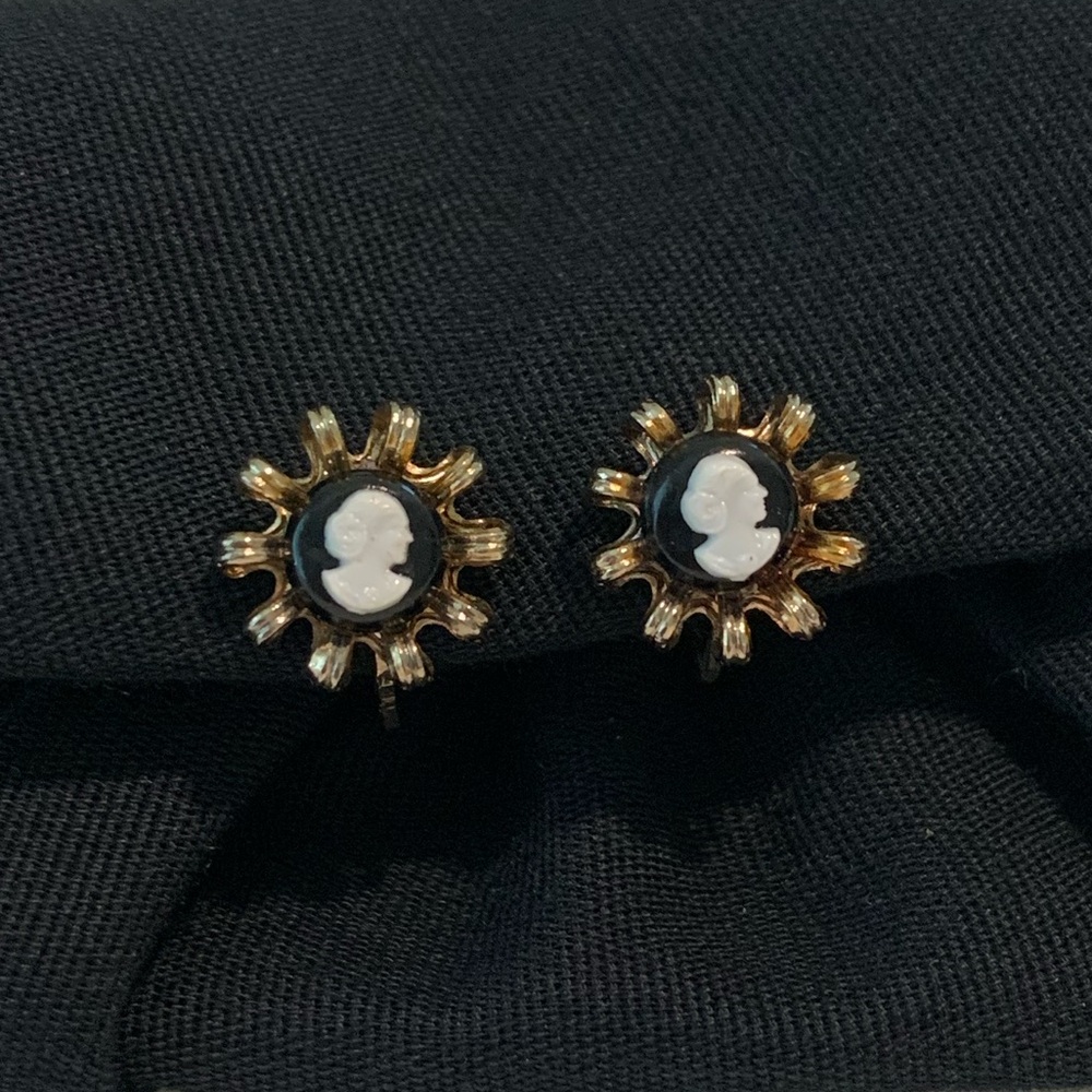 Vintage Mid Century Cameo Screw Back Earrings